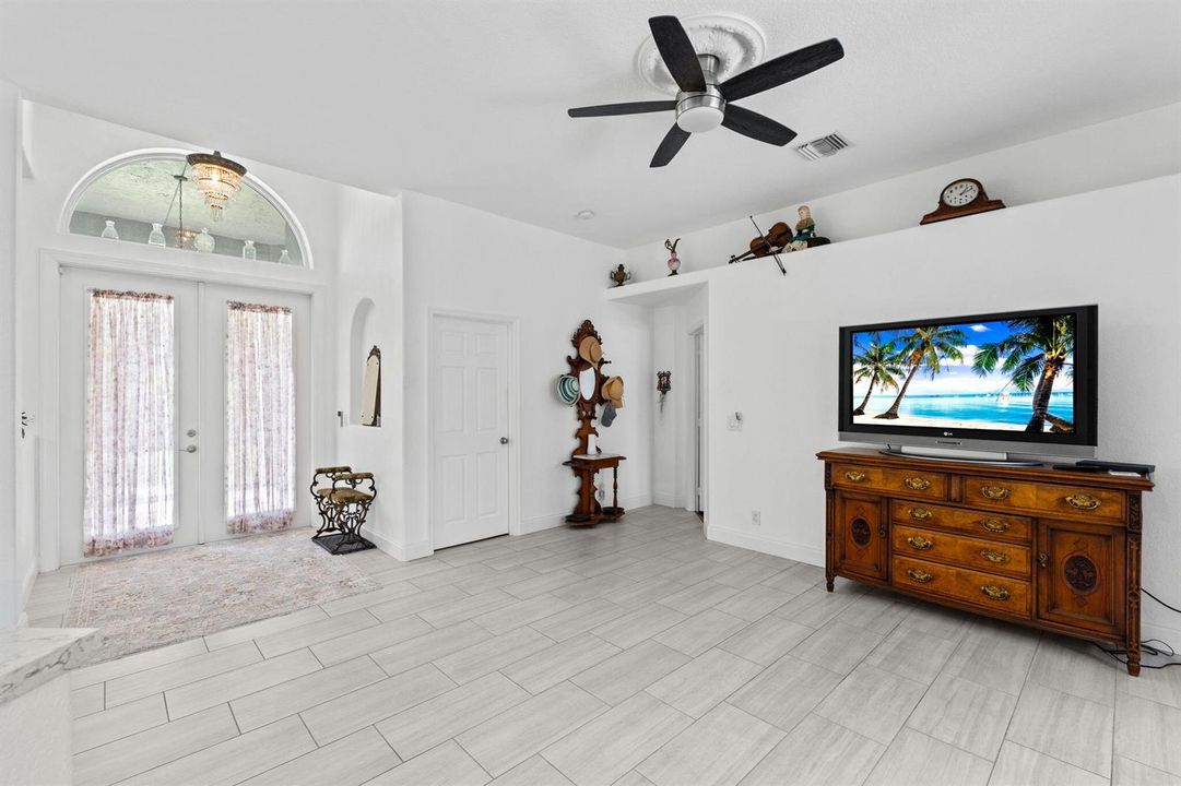 8-web-or-mls-A7407378