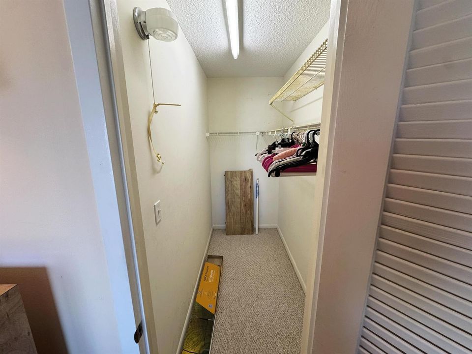walkincloset1
