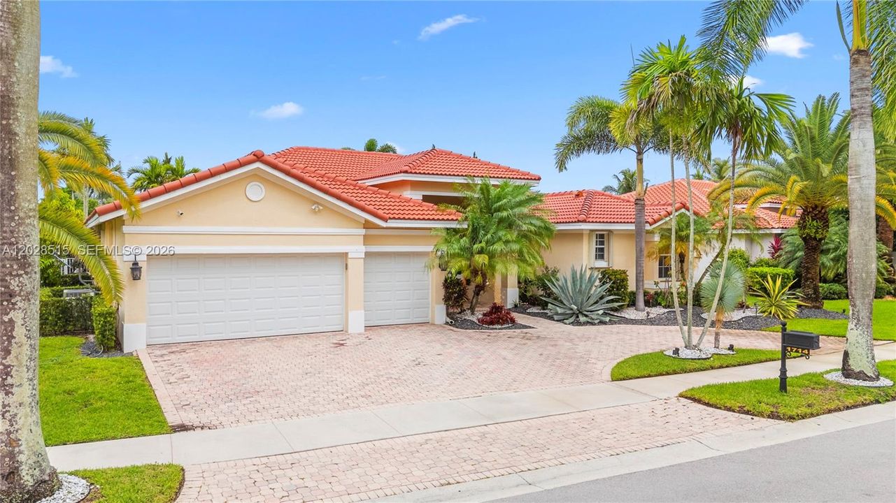 Active With Contract: $7,800 (4 beds, 2 baths, 2587 Square Feet)