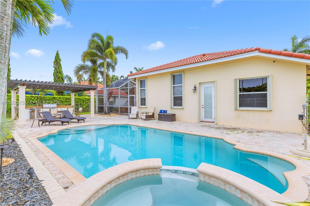 Active With Contract: $7,800 (4 beds, 2 baths, 2587 Square Feet)
