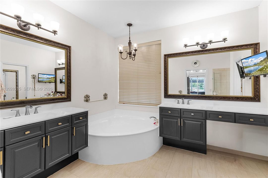 Active With Contract: $7,800 (4 beds, 2 baths, 2587 Square Feet)
