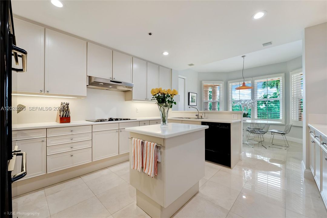 For Sale: $2,699,000 (4 beds, 4 baths, 4090 Square Feet)