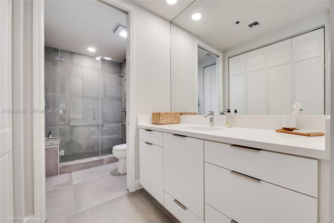 For Sale: $2,699,000 (4 beds, 4 baths, 4090 Square Feet)