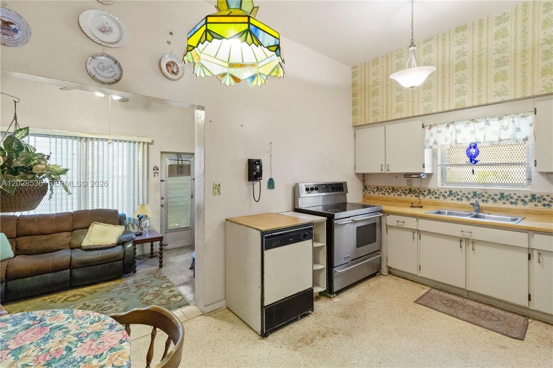 Недавно продано: $435,000 (3 спален, 2 ванн, 1469 Квадратных фут)