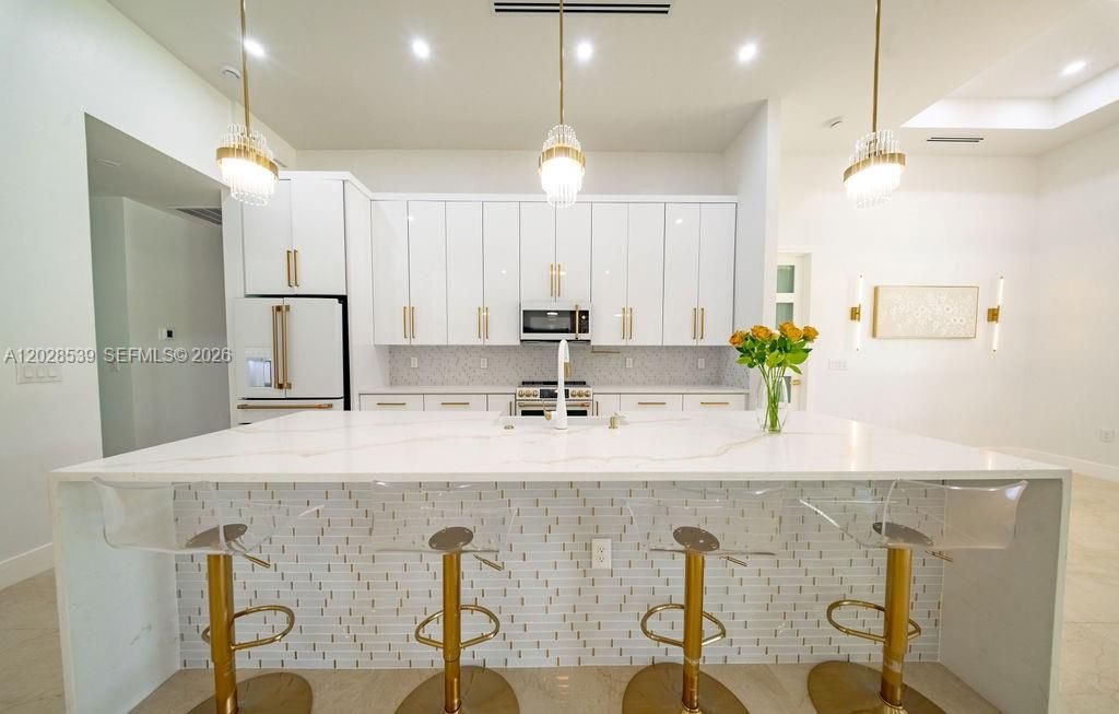 For Sale: $850,000 (4 beds, 3 baths, 2324 Square Feet)