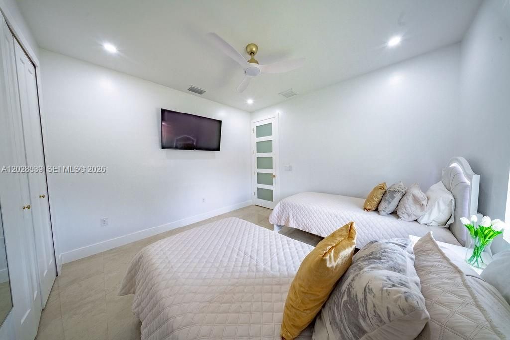For Sale: $850,000 (4 beds, 3 baths, 2324 Square Feet)