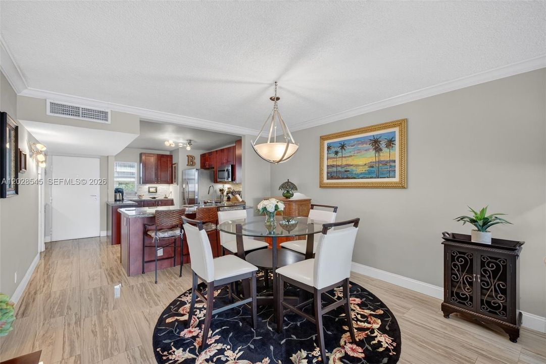 For Rent: $2,500 (1 beds, 2 baths, 900 Square Feet)