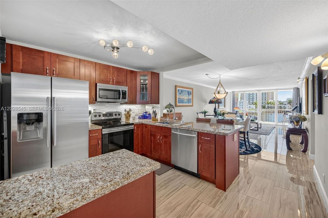 For Rent: $2,500 (1 beds, 2 baths, 900 Square Feet)