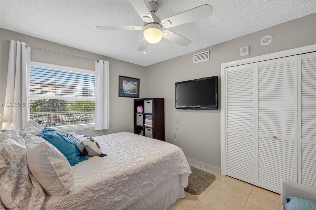 For Rent: $2,500 (1 beds, 2 baths, 900 Square Feet)