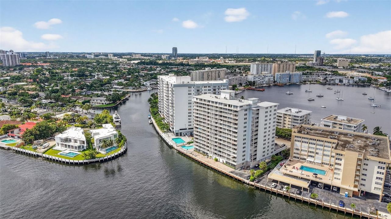 For Rent: $2,500 (1 beds, 2 baths, 900 Square Feet)