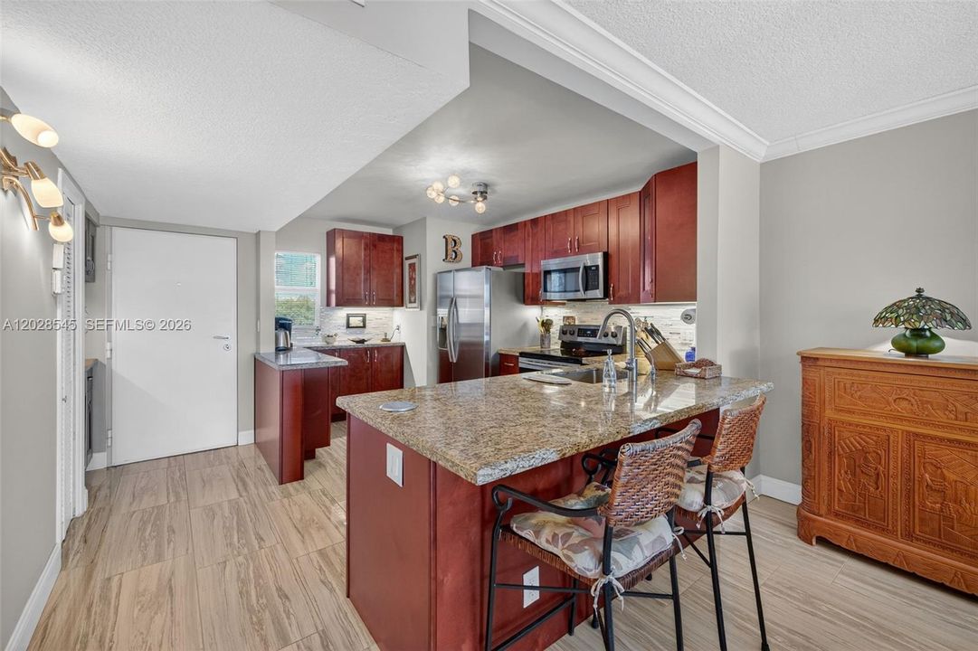 For Rent: $2,500 (1 beds, 2 baths, 900 Square Feet)