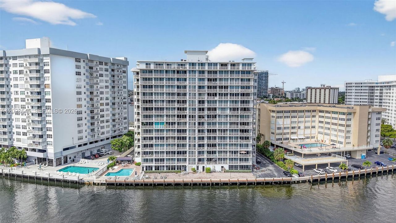 For Rent: $2,500 (1 beds, 2 baths, 900 Square Feet)