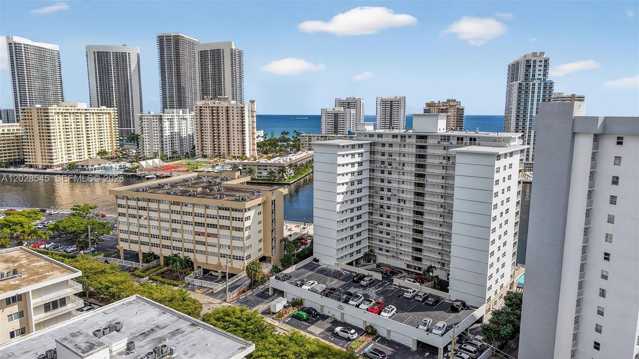 For Rent: $2,500 (1 beds, 2 baths, 900 Square Feet)