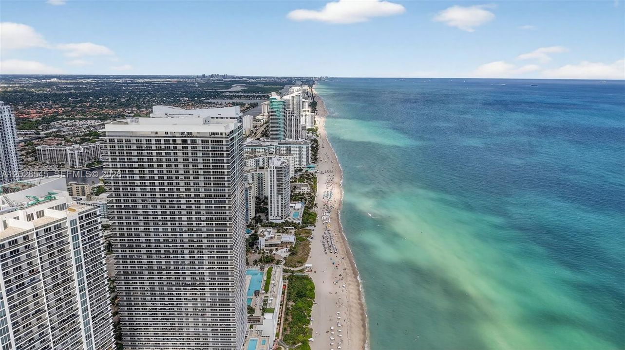 For Rent: $2,500 (1 beds, 2 baths, 900 Square Feet)