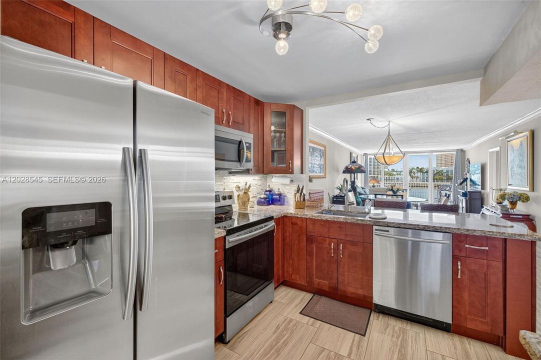 For Rent: $2,500 (1 beds, 2 baths, 900 Square Feet)