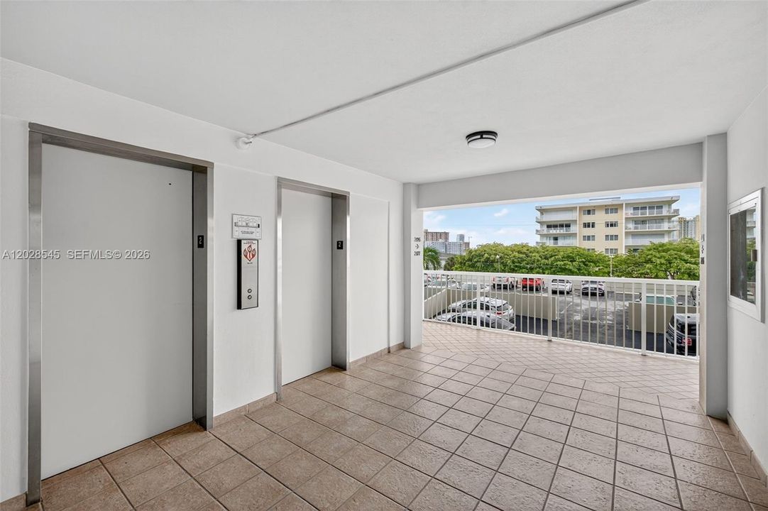 For Rent: $2,500 (1 beds, 2 baths, 900 Square Feet)