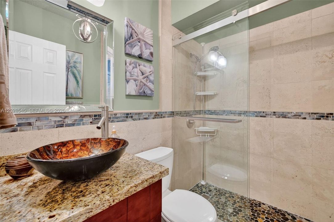 For Rent: $2,500 (1 beds, 2 baths, 900 Square Feet)