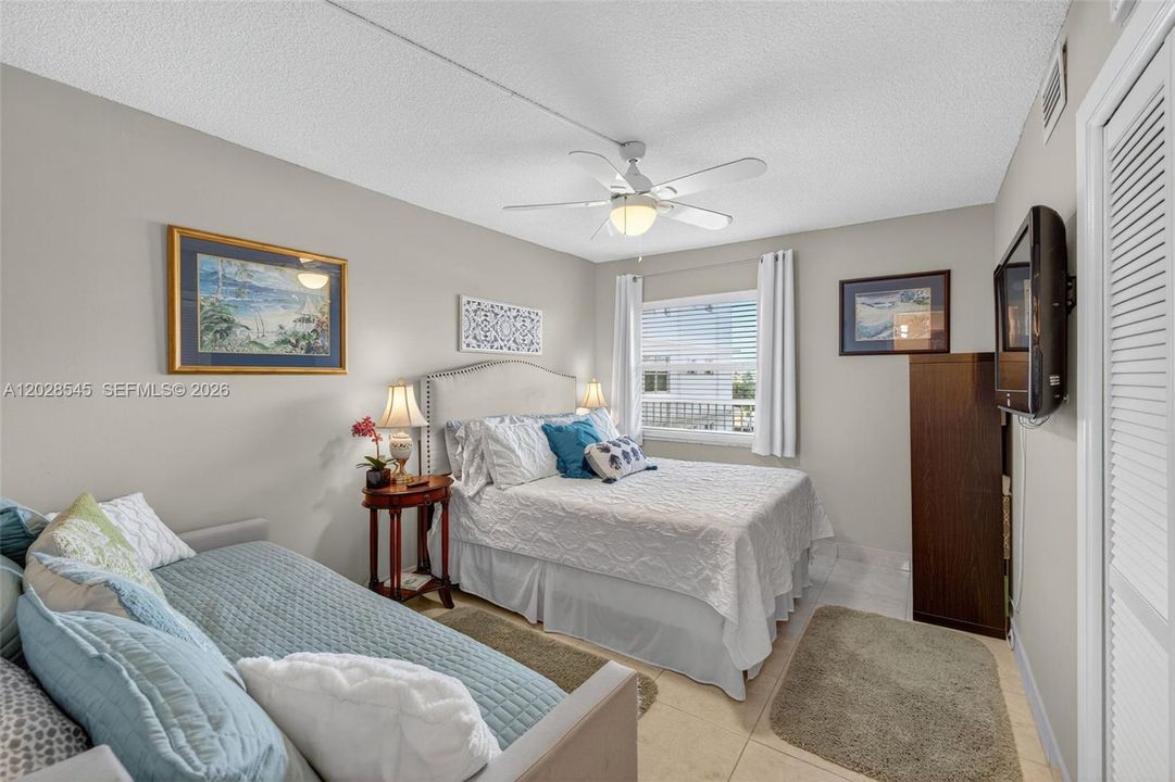 For Rent: $2,500 (1 beds, 2 baths, 900 Square Feet)