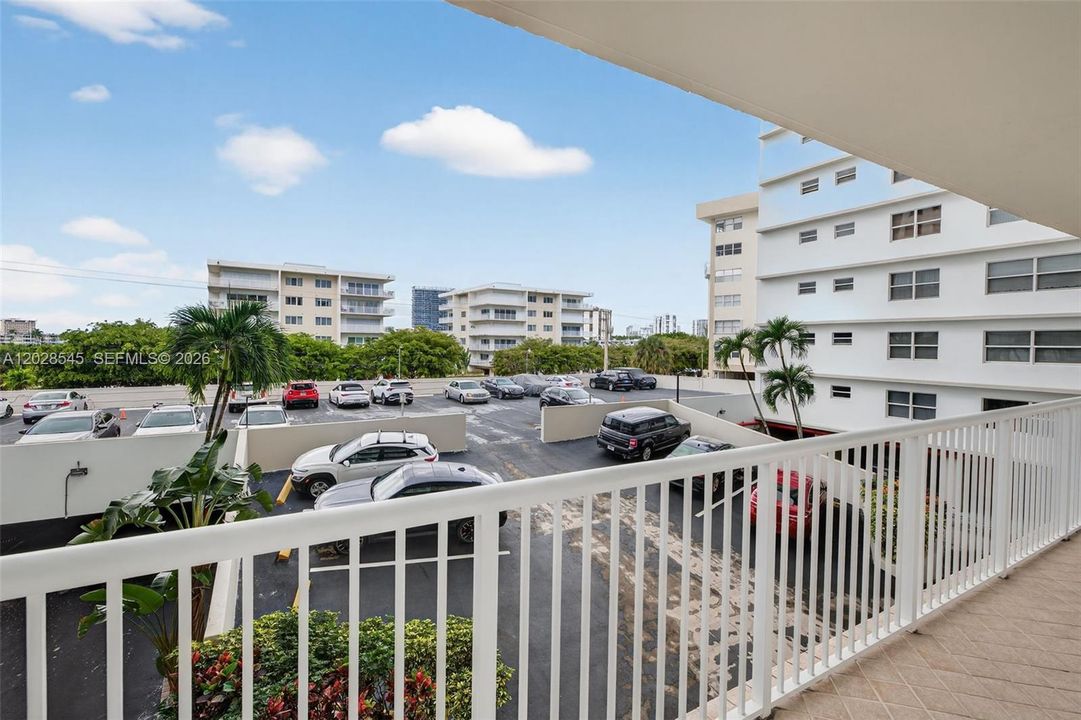 For Rent: $2,500 (1 beds, 2 baths, 900 Square Feet)