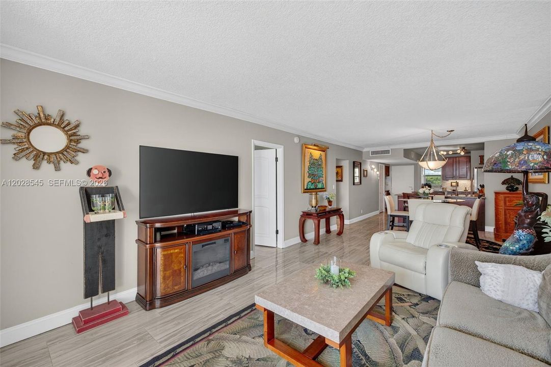 For Rent: $2,500 (1 beds, 2 baths, 900 Square Feet)