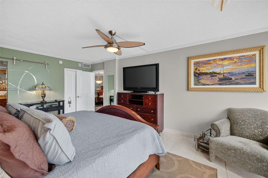 For Rent: $2,500 (1 beds, 2 baths, 900 Square Feet)