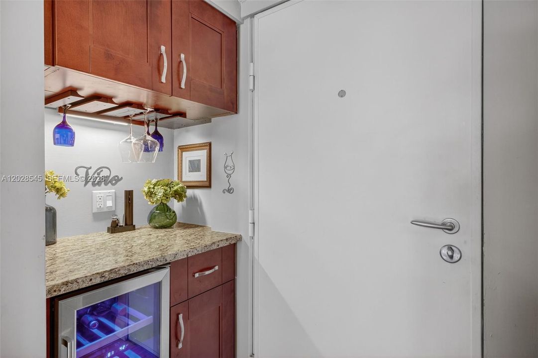 For Rent: $2,500 (1 beds, 2 baths, 900 Square Feet)