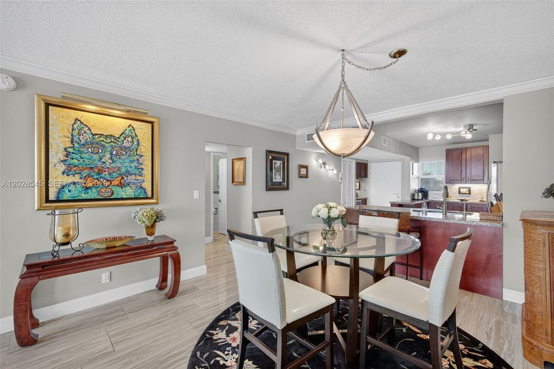 For Rent: $2,500 (1 beds, 2 baths, 900 Square Feet)