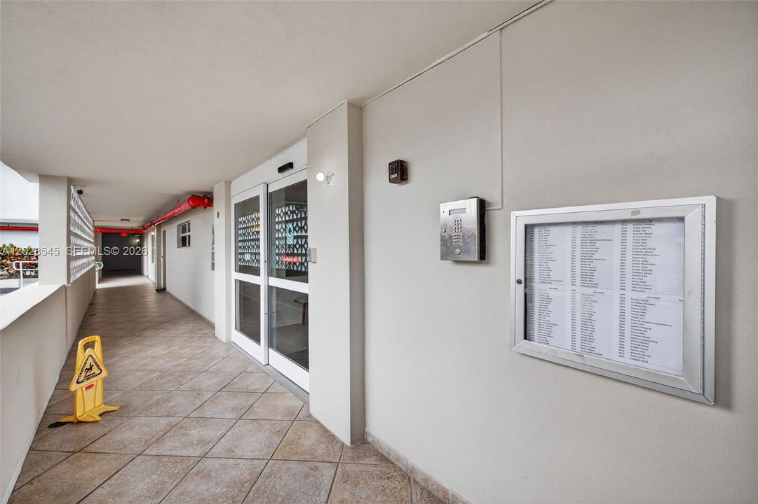 For Rent: $2,500 (1 beds, 2 baths, 900 Square Feet)