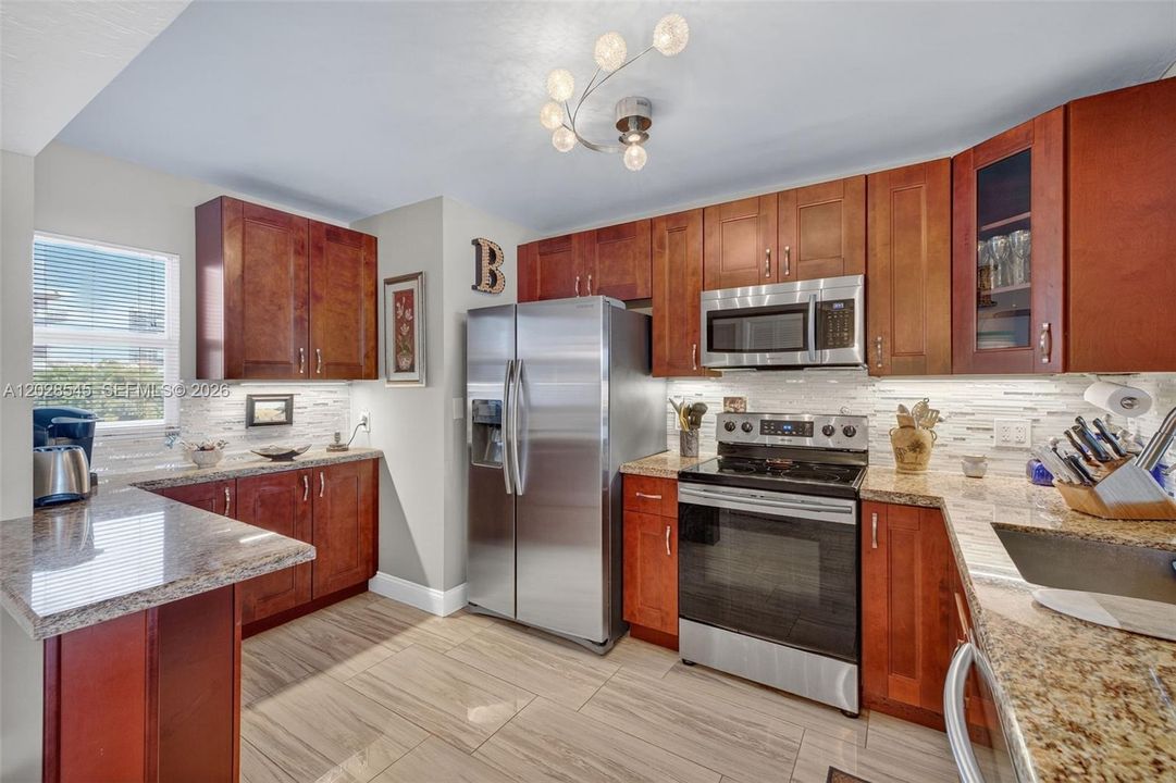 For Rent: $2,500 (1 beds, 2 baths, 900 Square Feet)