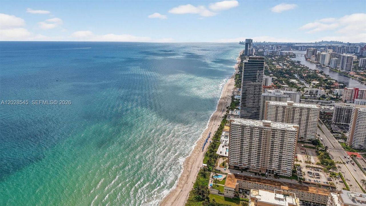 For Rent: $2,500 (1 beds, 2 baths, 900 Square Feet)