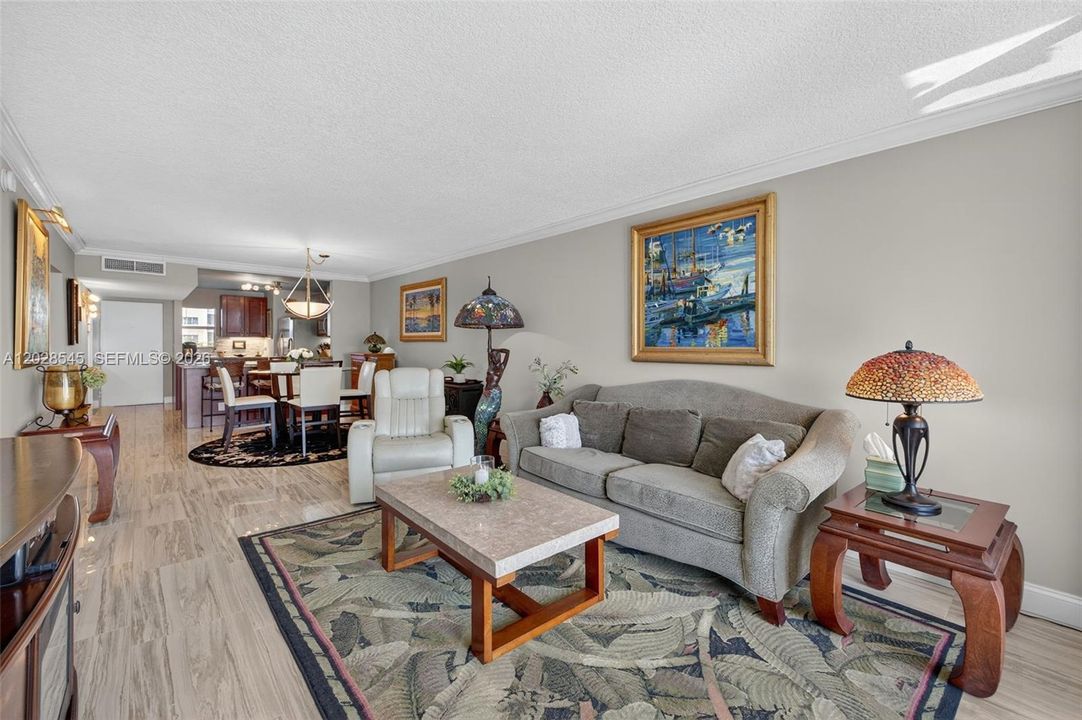 For Rent: $2,500 (1 beds, 2 baths, 900 Square Feet)