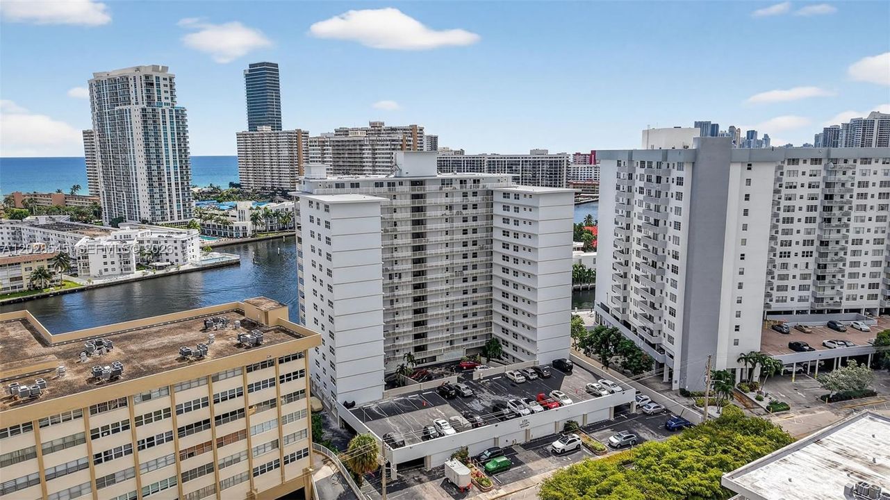 For Rent: $2,500 (1 beds, 2 baths, 900 Square Feet)