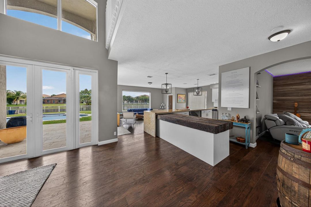 foyer/Kitchen