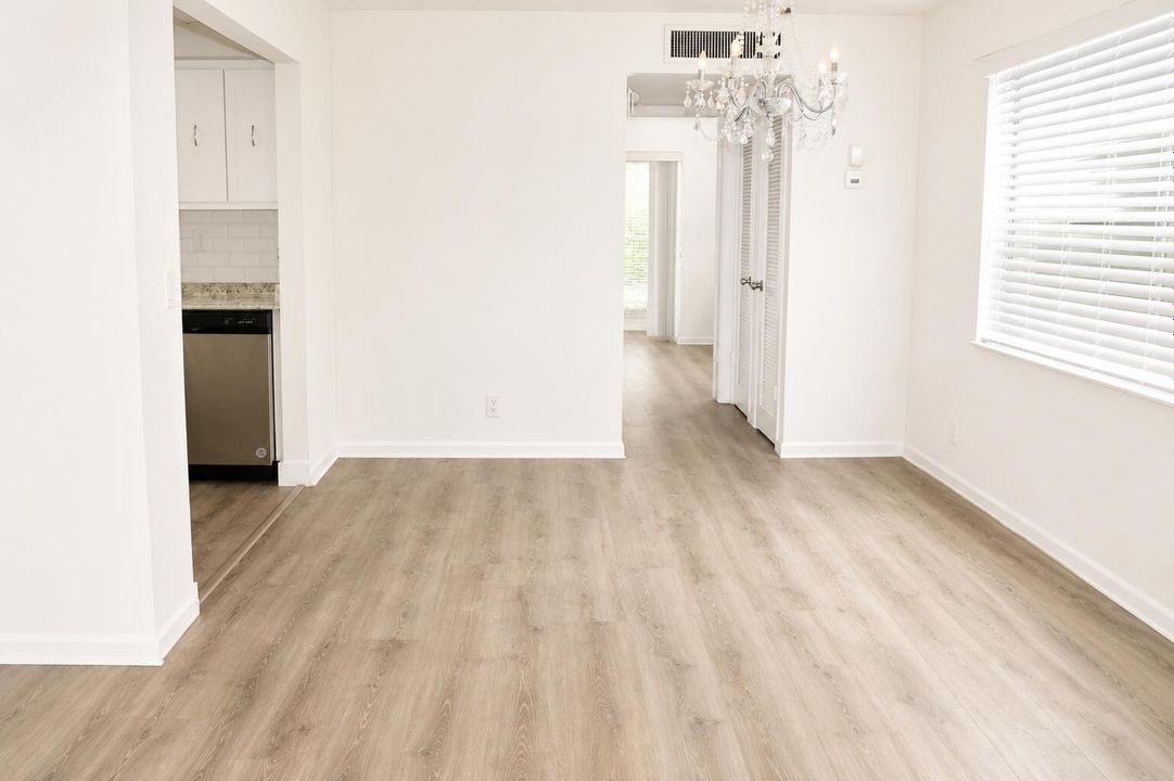 LARGE DINING AREA