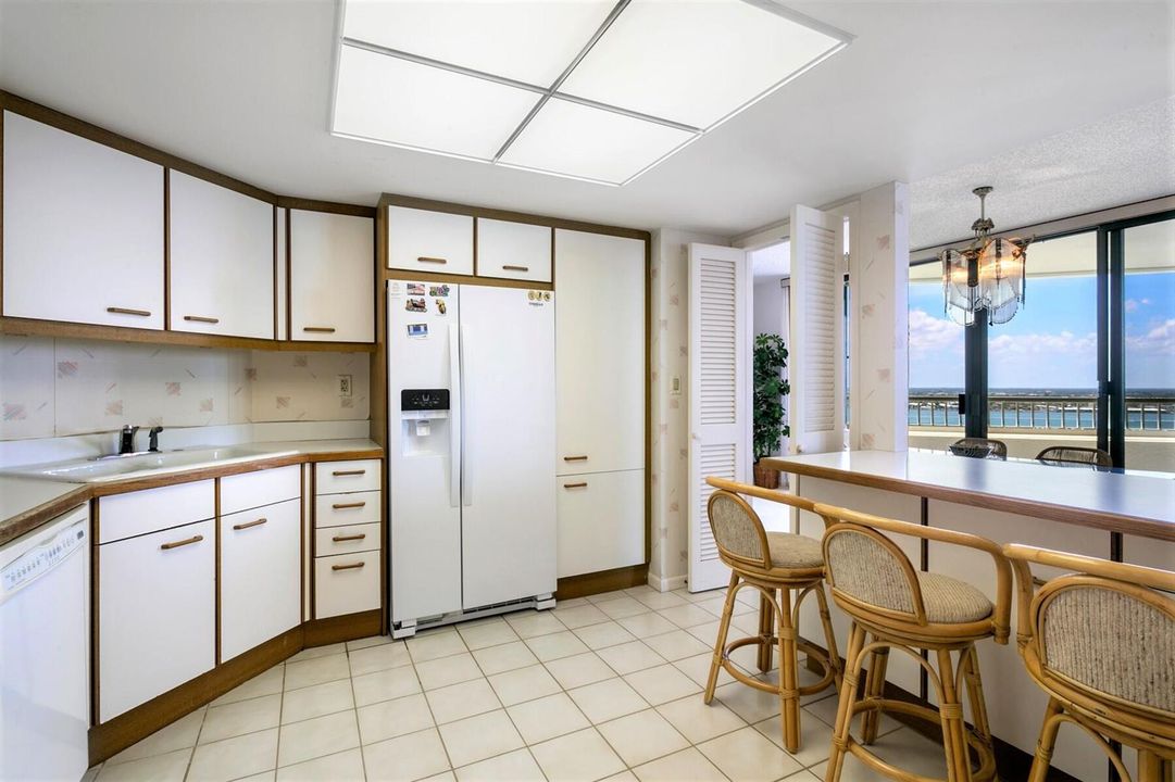 Kitchen 2_web.jpg tom