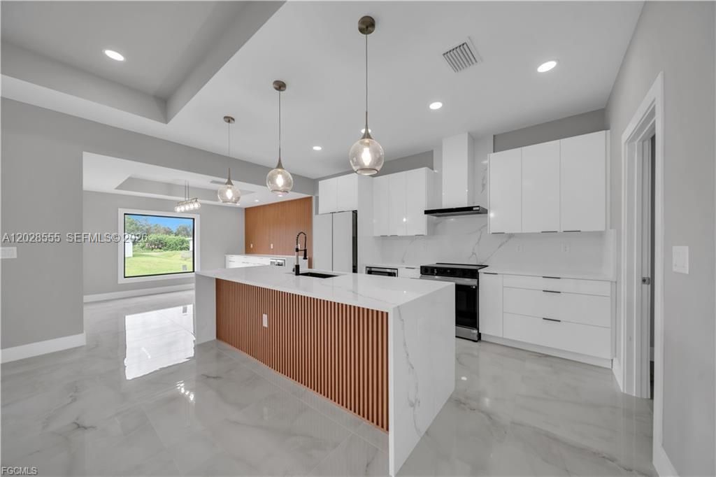 For Sale: $355,000 (3 beds, 2 baths, 1629 Square Feet)