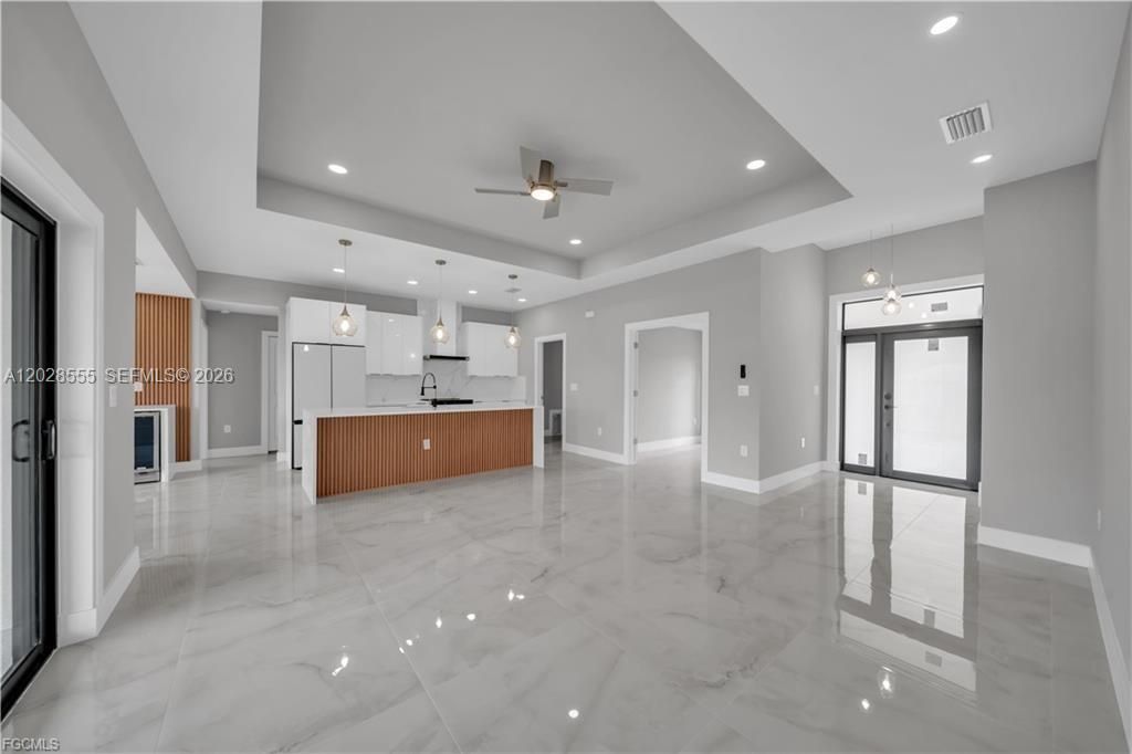 For Sale: $355,000 (3 beds, 2 baths, 1629 Square Feet)