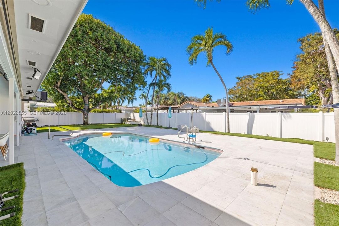 For Sale: $1,190,000 (4 beds, 2 baths, 1919 Square Feet)