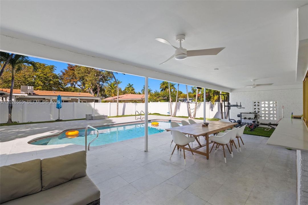 For Sale: $1,190,000 (4 beds, 2 baths, 1919 Square Feet)