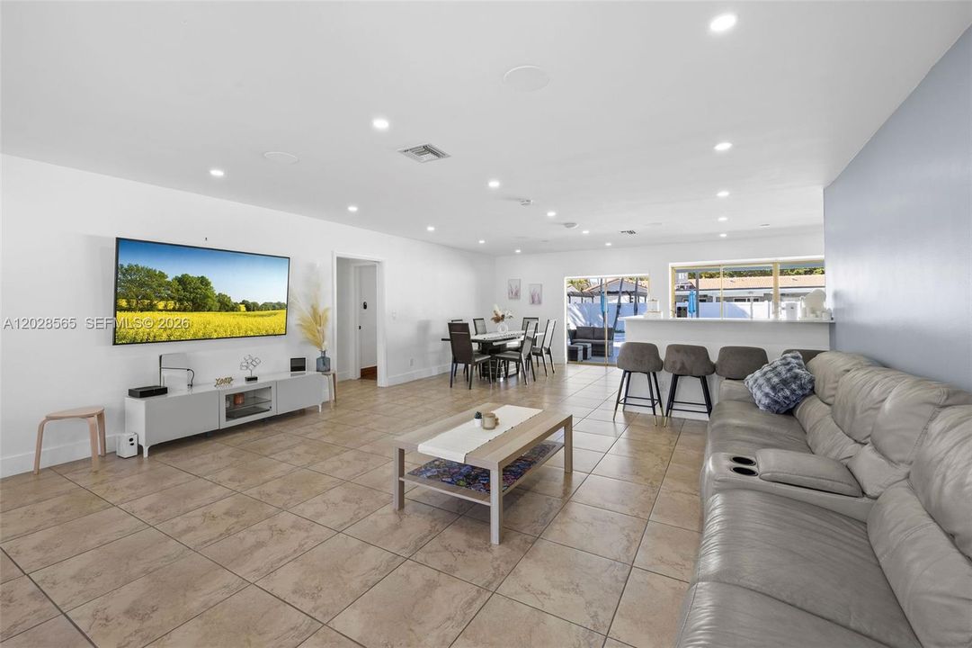 For Sale: $1,190,000 (4 beds, 2 baths, 1919 Square Feet)