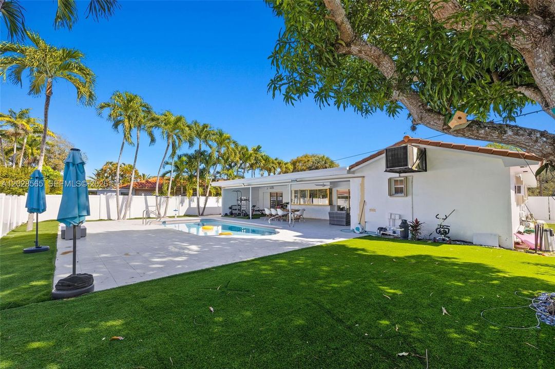 For Sale: $1,190,000 (4 beds, 2 baths, 1919 Square Feet)