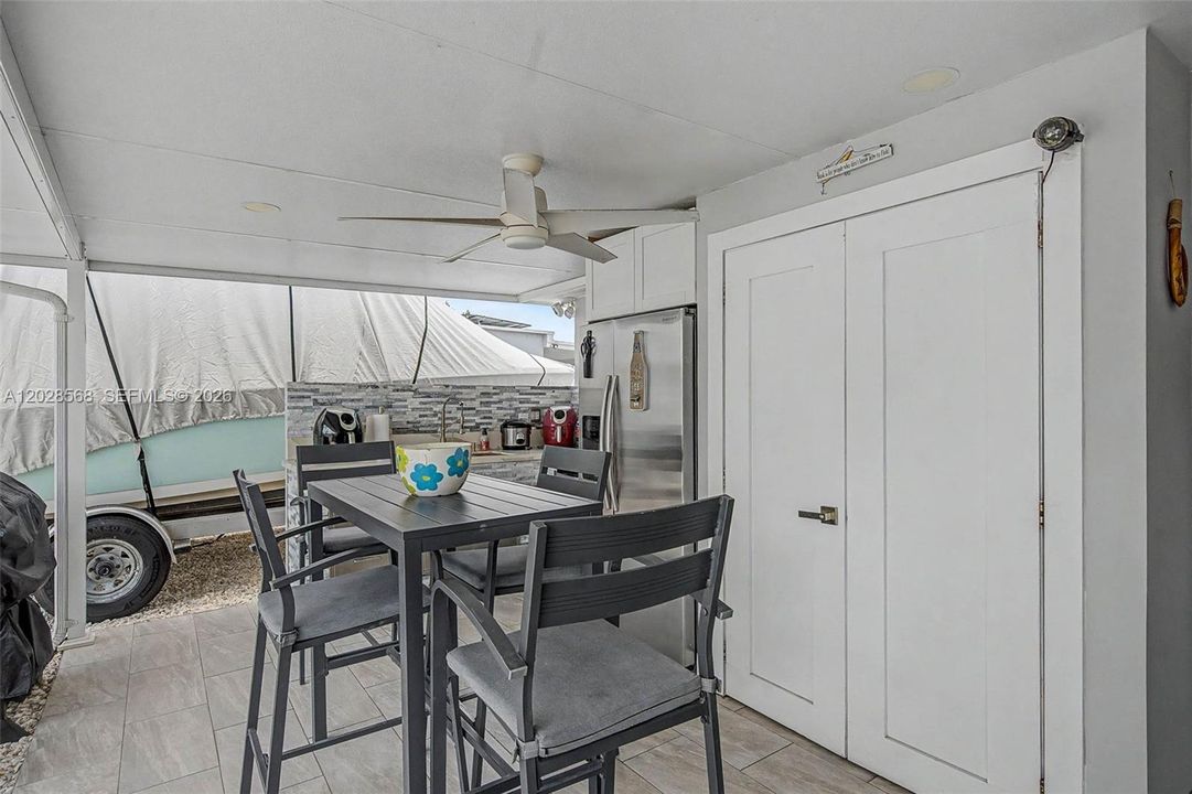 For Sale: $598,500 (3 beds, 1 baths, 1038 Square Feet)