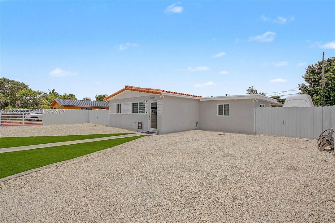 For Sale: $598,500 (3 beds, 1 baths, 1038 Square Feet)