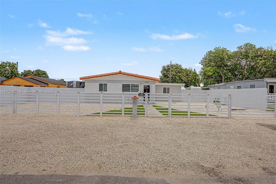 For Sale: $598,500 (3 beds, 1 baths, 1038 Square Feet)