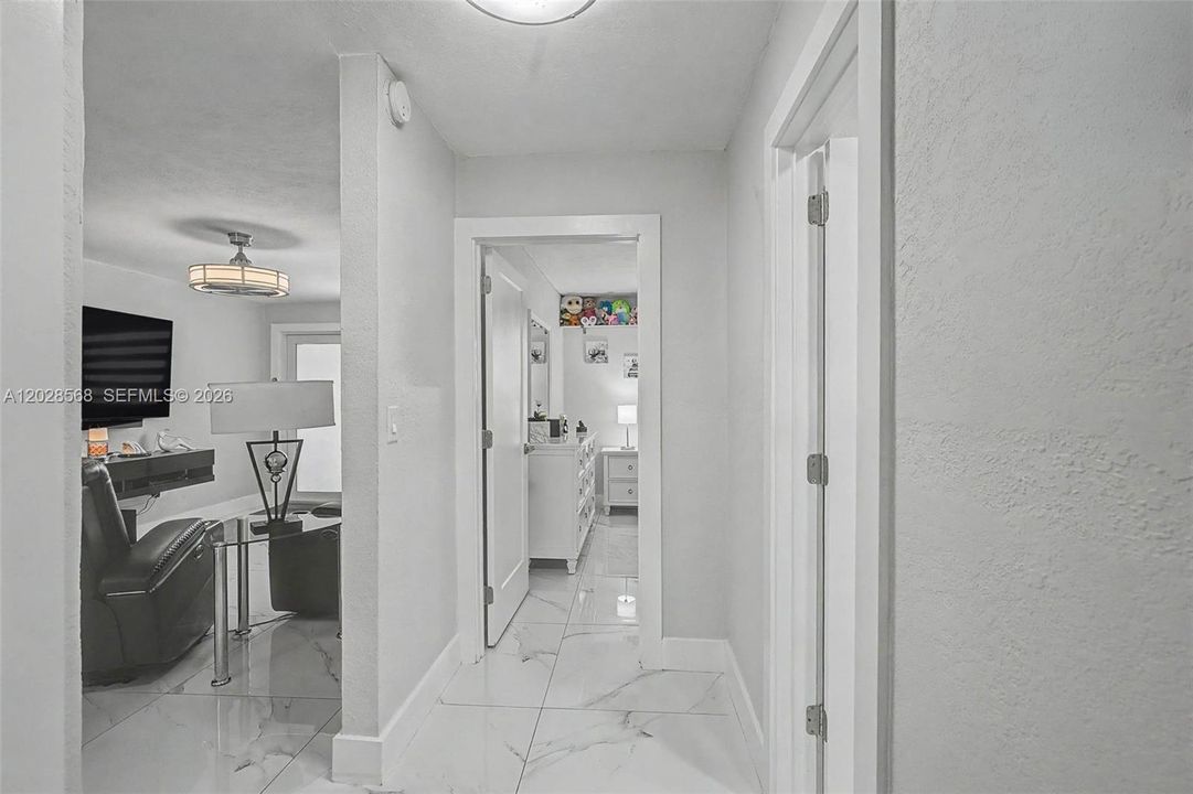 For Sale: $598,500 (3 beds, 1 baths, 1038 Square Feet)