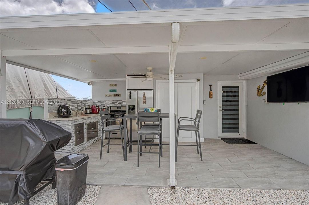 For Sale: $598,500 (3 beds, 1 baths, 1038 Square Feet)
