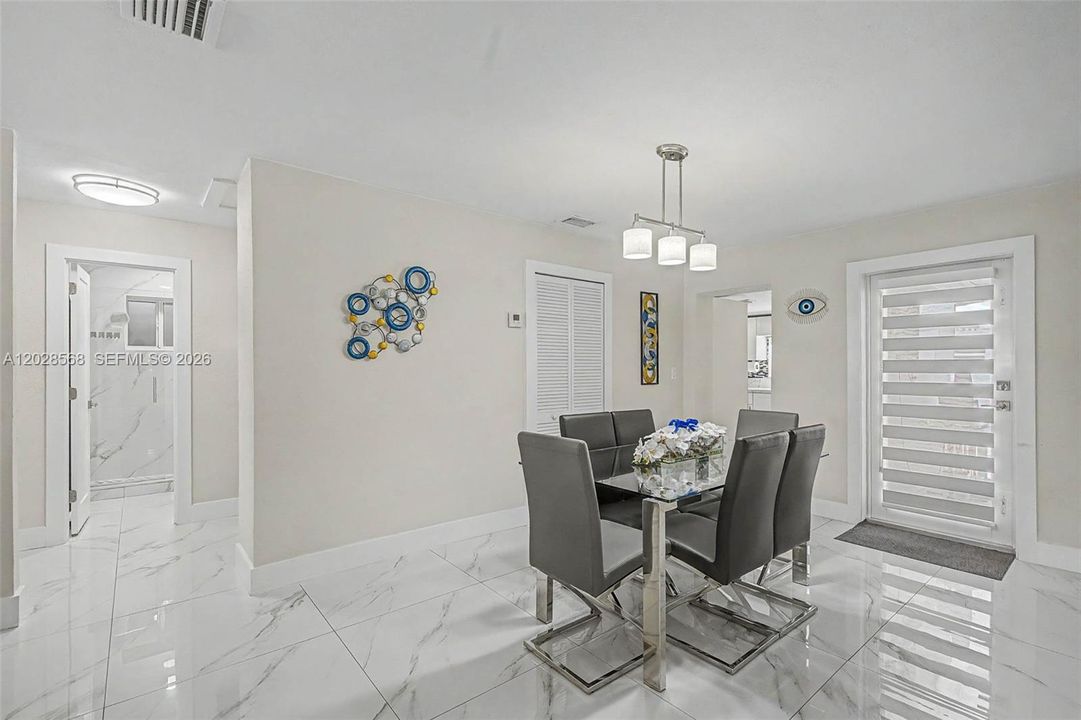 For Sale: $598,500 (3 beds, 1 baths, 1038 Square Feet)