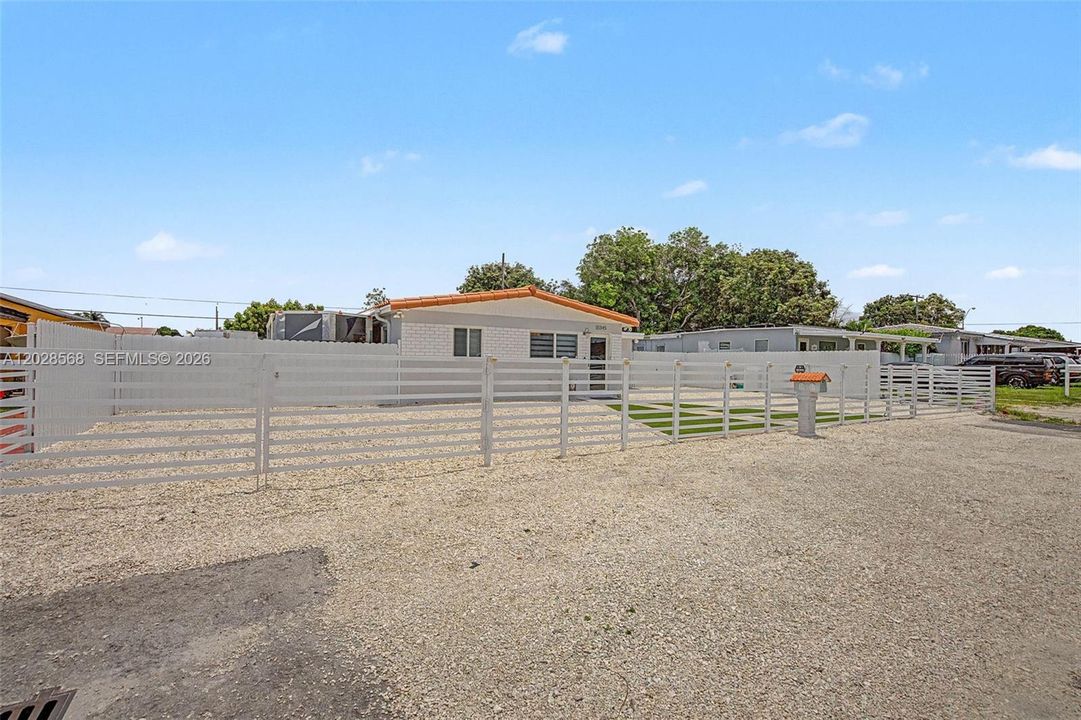 For Sale: $598,500 (3 beds, 1 baths, 1038 Square Feet)