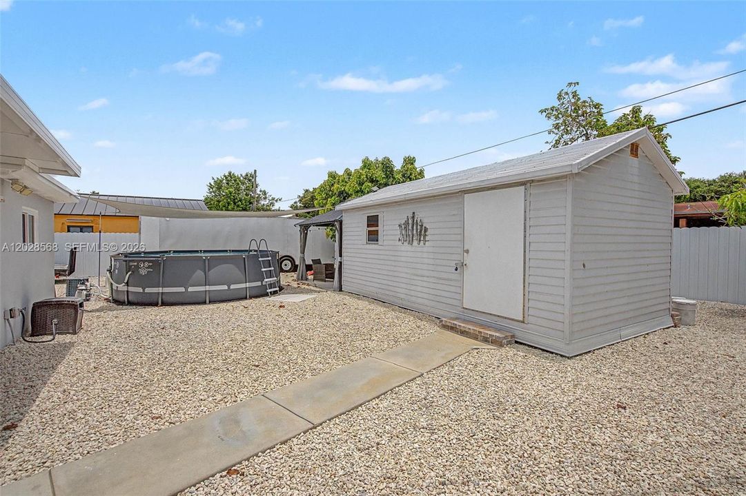 For Sale: $598,500 (3 beds, 1 baths, 1038 Square Feet)