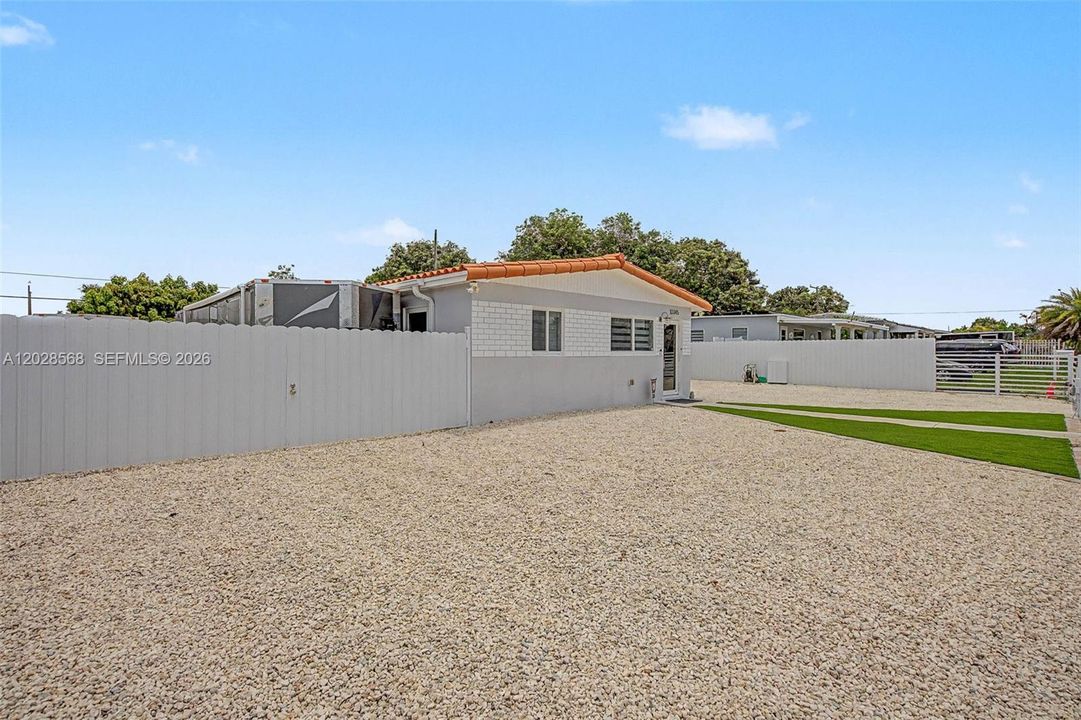 For Sale: $598,500 (3 beds, 1 baths, 1038 Square Feet)